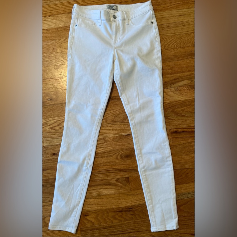 Abercrombie white jeans size 26 EUC!